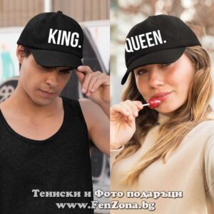 Шапка за двойки с крива козирка с надпис Queen / King