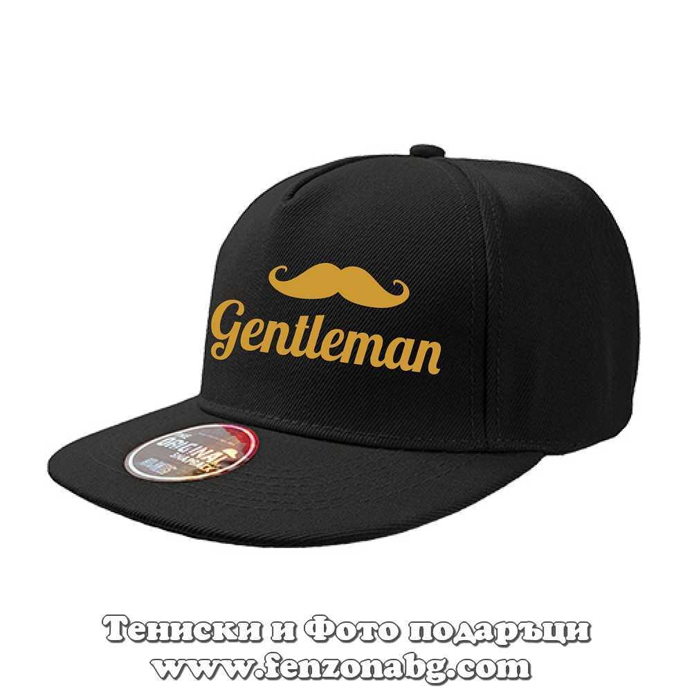 Шапка с права козирка с надпис Gentleman